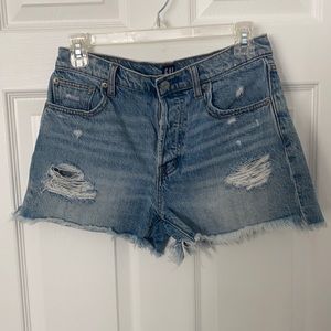 Gap distressed Light wash jean shorts. size 26. High waisted.